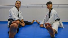 Javi, a la izquierda, y Pablo, a la derecha, entrenan en el gimnasio Suh Sport de Boiro.