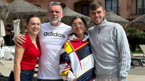 El atleta Adrin Ben con su familia