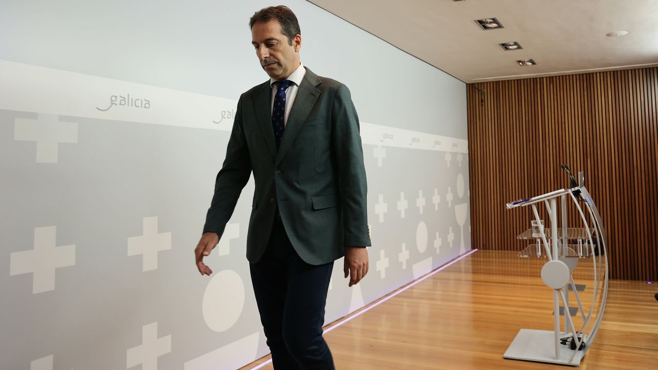 Dimite el conselleiro do Mar para defenderse de una denuncia por agresión sexual presentada por Paloma Lago