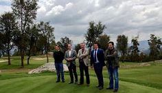 Los promotores del campo recorrieron ayer las instalaciones con los alcaldes de Vilagarc�a y Caldas.