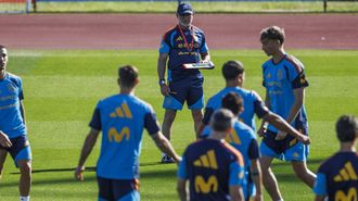 Luis de la Fuente coordina el �ltimo entrenamiento de la selecci�n espa�ola antes del partido ante Inglaterra en Wembley.