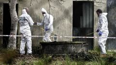 Agentes de la Guardia Civil en el lugar en el que apareci� el cuerpo