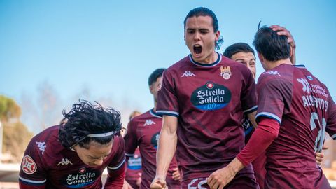 Compa celebrando uno de los cuatro goles anotados al Talavera