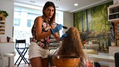 Sara Barinaga, peluquera