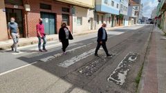 Los concejales socialistas de Pontevedra, en la carretera auton�mica PO-546, carretera vieja a Mar�n