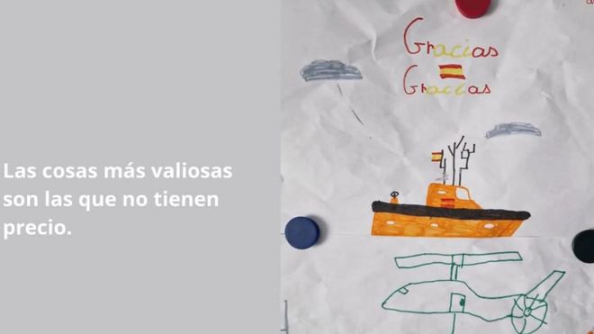Detalle de los dibujos realizados por los nios que iban en el velero