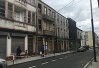 La decisi�n municipal de se�alizar con vallas los edificios se adopt� a instancia de los t�cnicos. 