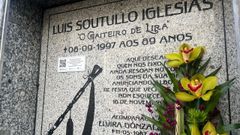 Tumba de Lu�s Soutullo, o gaiteiro de Lira