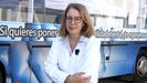 Susana Arias, al lado del autob�s del cerebro promovido por la Sociedad Espa�ola de Neurolog�a (SEN).