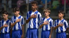 <span lang= gl >Xogadores do F.C. Porto antes do inicio da s�a final do Valencia.</span>