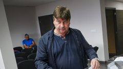 Jos� Antonio P�rez Sieira, votando o 29 de outubro, cando foi reelexido patr�n maior de Ribeira