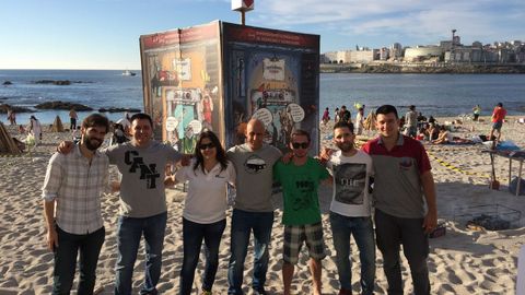 Empleados de Ascensores Cume 4 emplearon dos semanas en elaborar su falla de San Juan, con un dise�o gr�fico especial para la ocasi�n. 