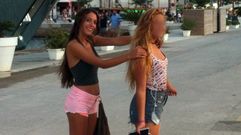 En la imagen de la izquierda, sacada de Ask FM, Diana Quer posa alegre con su hermana peque�a Valeria