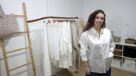 Ux�a Fern�ndez comenz� a coser en el taller que su bisabuela Lela ten�a en su casa de Agui�o