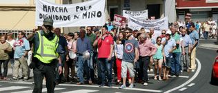 Durante la marcha los vecinos pidieron la dimisi�n del alcalde Ricardo S�nchez, expulsado de CxG. 