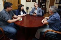 Cores Tour�s fue recibido por los integrantes del cuatripartito de Cambados. 
