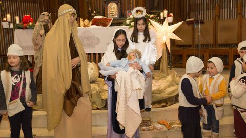 Bel�n viviente en la iglesia San Xo�n Bautista de Carballo