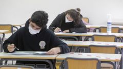 En la imagen, alumnos de la Escuela de Enfermer�a y Podolog�a  en un examen celebrado ayer