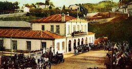 Olimpia Valencia abri� una cl�nica en el centro de la ciudad donde trabaj� hasta los a�os sesenta. 