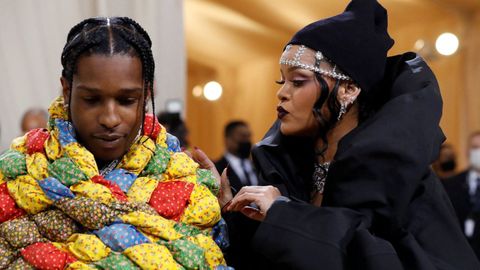 Foto de archivo de la pareja en la alfombra roja de la Met Gala.