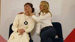 Marta Lois, junto a Yolanda D�az, en su proclamaci�n como candidata.
