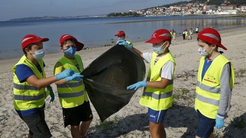 Programa Ludieduca de Jealsa y La Cruz Roja con motivo del d�a de los oc�anos en Barra�a y o Areal