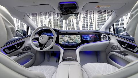 Global Communications Mercedes-Benz Cars & Vans photo by Deniz Calagan