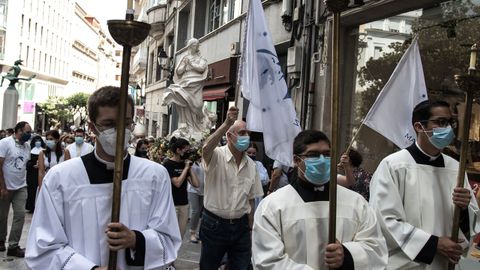 La imagen de la Virgen recorrió algunas calles antes de recalar en la iglesia de Santa Eufemia