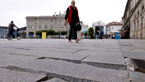 Deficiencias en las nuevas losas de la avenida de la Marina