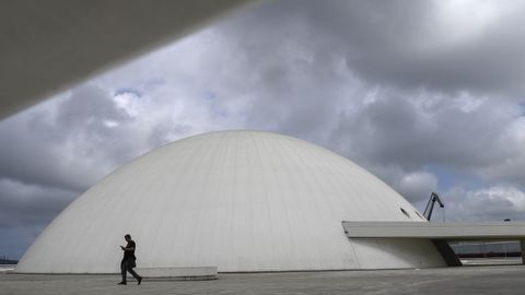 Vista del Centro Niemeyer de Avils