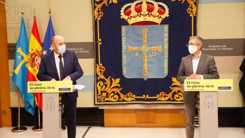 El vicepresidente y consejero de Administraci�n Auton�mica, Medio Ambiente y Cambio Clim�tico, Juan Cofi�o, y el secretario de Estado de Medio Ambiente, Hugo Mor�n