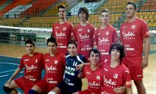 El conjunto juvenil del Dumbr�a super� en Ourense al equipo local de As Burgas por tres set a uno.