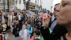 Pompas de jab�n para reclamar profesorado