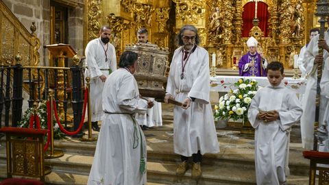 Procesi�n de San Rosendo en Celanova y concentraci�n de cl�sicos en la plaza Mayor