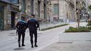 Una patrulla de la Polica Local vigila durante buena parte del da las rampas para evitar actos vandlicos como el del pasado viernes.