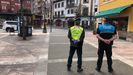 Agentes de la Guardia Civil y la polic�a en Cangas de On�s