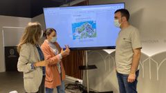 Xaqu�n Moreda, concejal de Patrimonio Hist�rico con las arquitectas �frica y Ana