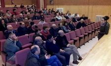 Un momento de la reuni�n de afectados por las preferentes celebrada ayer en O Valadouro.