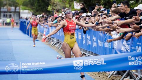 Sara Guerrero cruzando la l�nea de meta en Brasil.