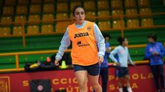 Vane Sotelo, en el polideportivo de Ver�n