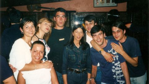 J�venes disfrutando de las noches del Minuetto,  en aquellos a�os 90 por Nar�n.