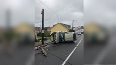 Estado en el que quedaron el veh�culo y la calzada tras el accidente.