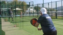 De las cinco pistas de p�del con que cuenta Ortigueira, solo una est� cubierta, lo que dificulta la pr�ctica de este deporte en invierno
