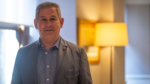 Francisco Hermida presentar&aacute; su novela &laquo;Llueve sobre Intxaurrondo&raquo; este mi&eacute;rcoles 21 en el Sporting Club Casino de A Coru&ntilde;a
