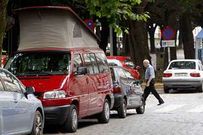 Camper aparcado en el Cantn de Molins, en Ferrol