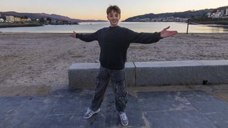 Ra�l Romero, en el paseo mar�timo de Cee