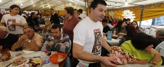 Los puestos de pulpo y carne dan cada a�o ambiente a las ferias y fiestas mindonienses. 