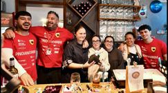 El equipo de O Porti�o no ocultaba su emoci�n tras recibir el premio.