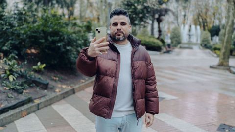 Luis �lvarez lleg� desde Cuba en el a�o 2020 y tiene una legi�n de seguidores en sus redes sociales por los v�deos en los que explica su vida en Ourense.