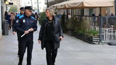 Paula Alvarellos y Jes�s Pi�eiro, en la R�a San Marcos